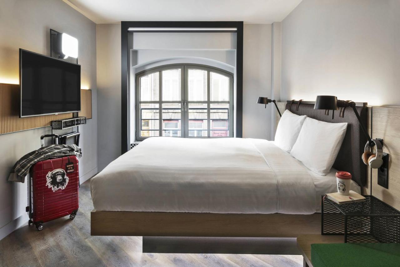 Moxy Sleeper Queen Guest Room 1 Queen