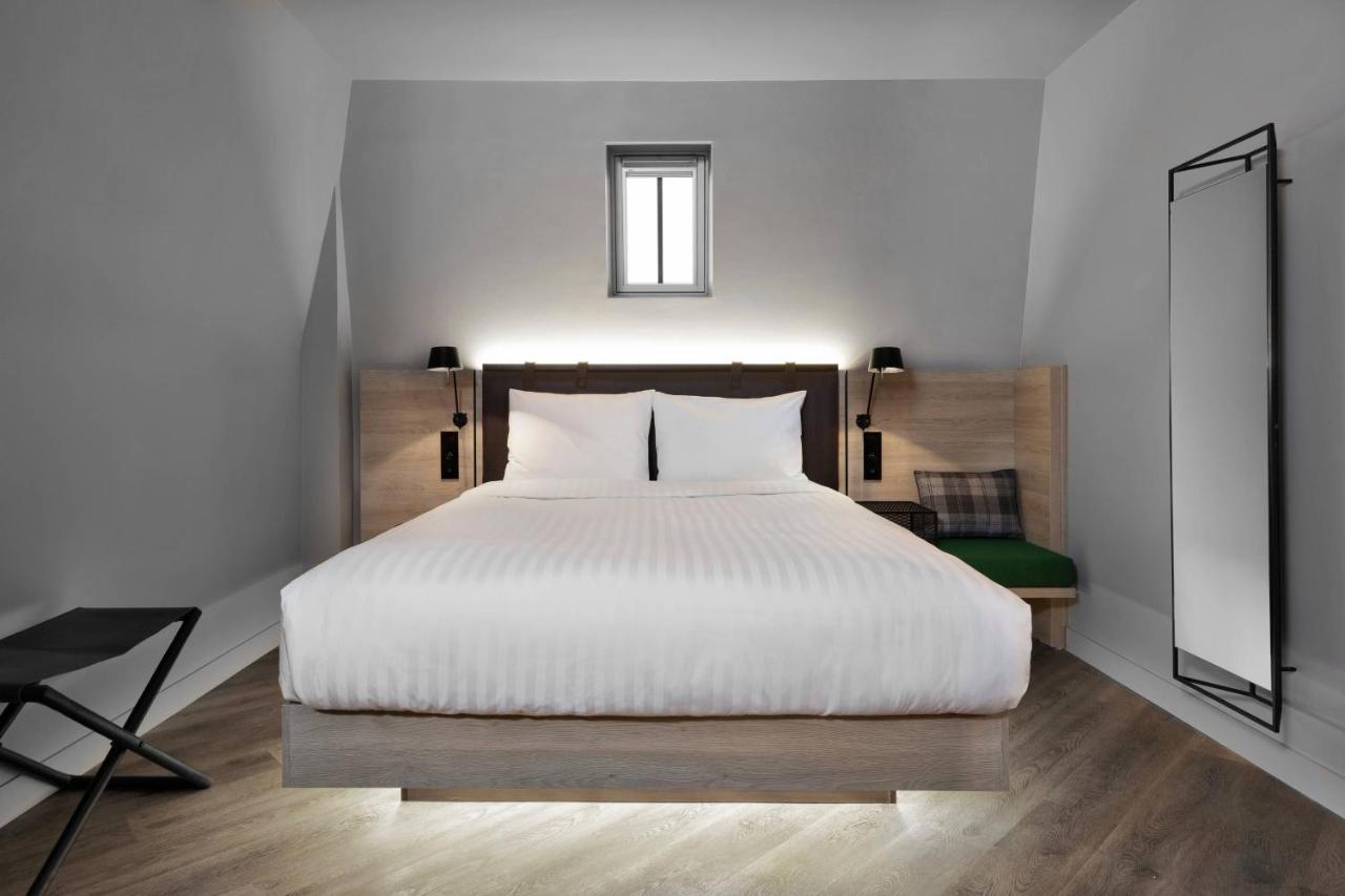 Moxy Sleeper Queen Guest Room 1 Queen